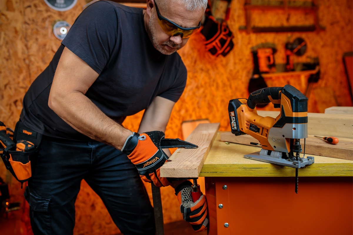 6914811b8baee29d8b782ff9